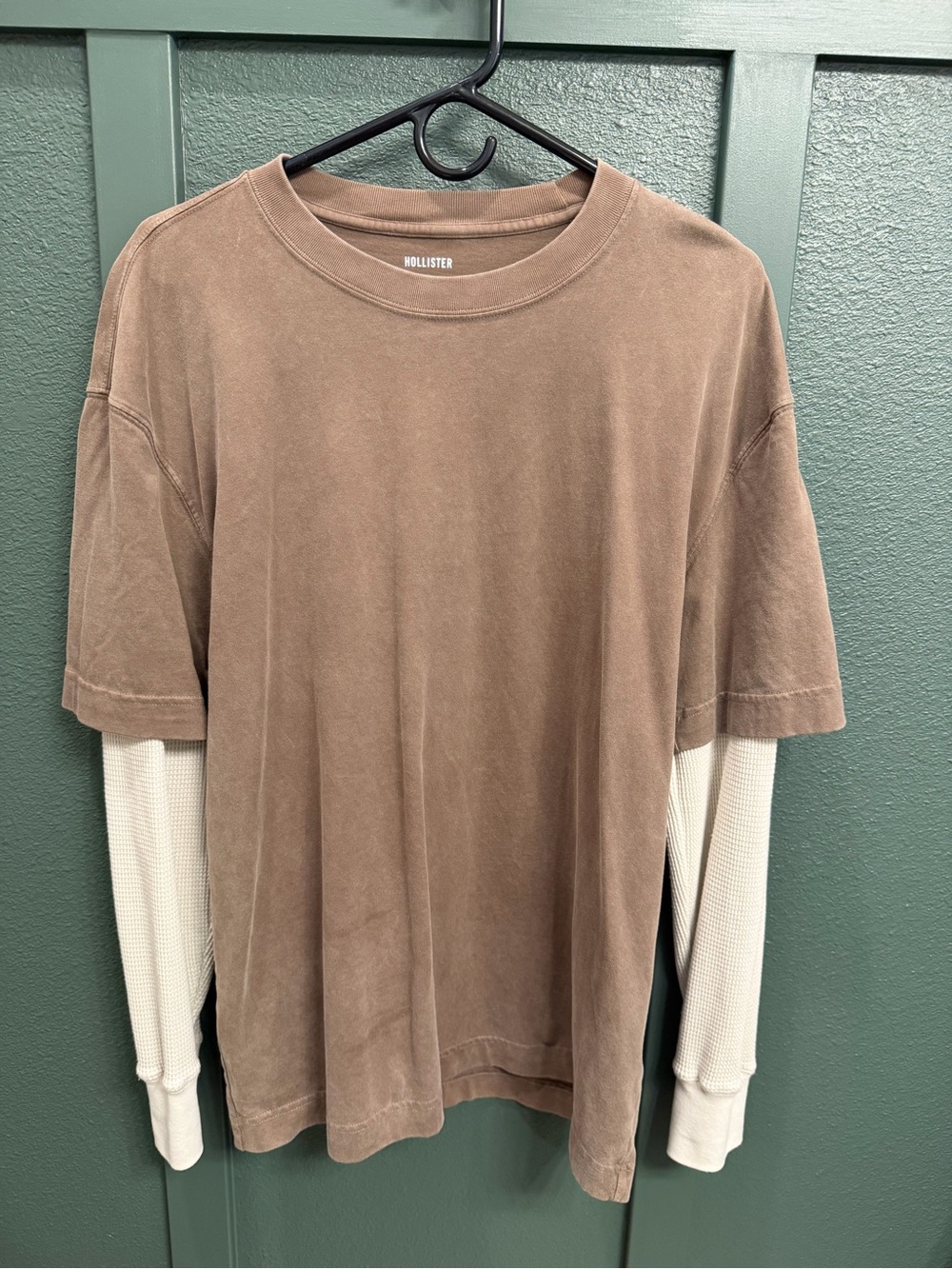Hollister Men's Layered Brown graphic Tee
